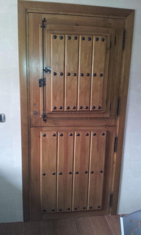 puerta clavos partida reja grande