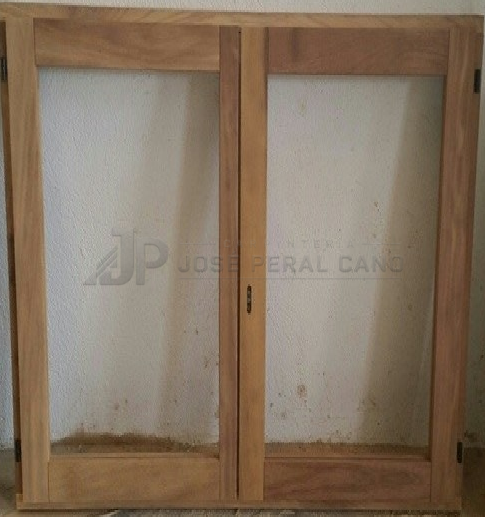 Ventana europea de iroko sin contravena
