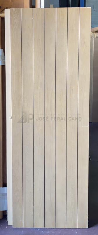 Puerta Tipo Sándwich Fresada Instalada en Burgos | Puerta de Entrada Moderna a Medida Puerta Tipo Sándwich Fresada Instalada en Burgos | Puerta de Entrada Moderna a Medida