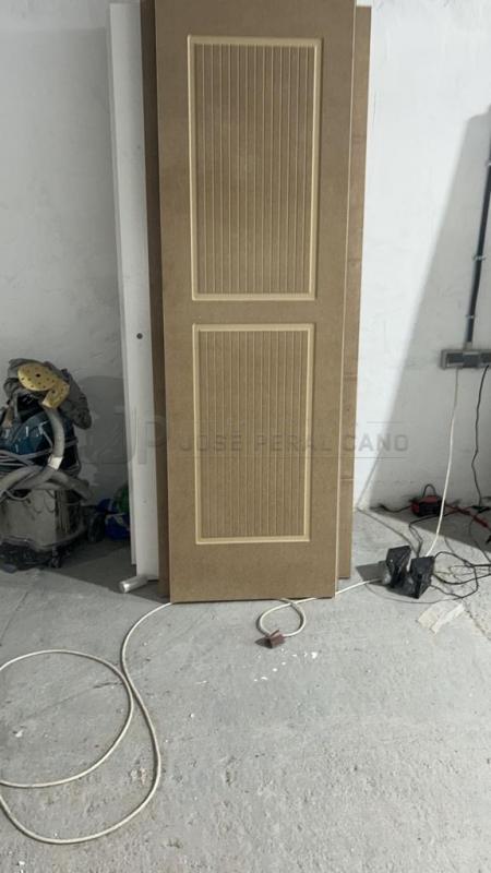 Antes y Después de una Puerta de Madera en Cuenca | Trabajo Realizado