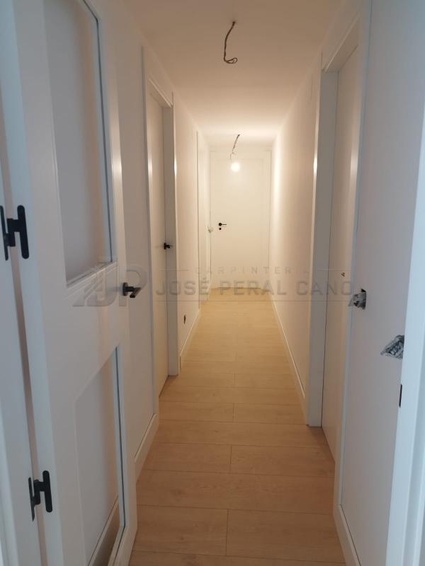 Instalación de Puertas Blancas a Medida en Madrid | Carpintería de Madera Instalación de Puertas Blancas a Medida en Madrid | Carpintería de Madera