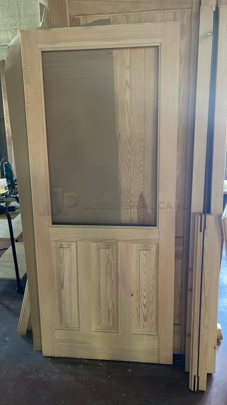 Puerta de Entrada de Madera con Reja y Ventanillo a Medida en Toledo | Trabajo Realizado Puerta de Entrada de Madera con Reja y Ventanillo a Medida en Toledo | Trabajo Realizado