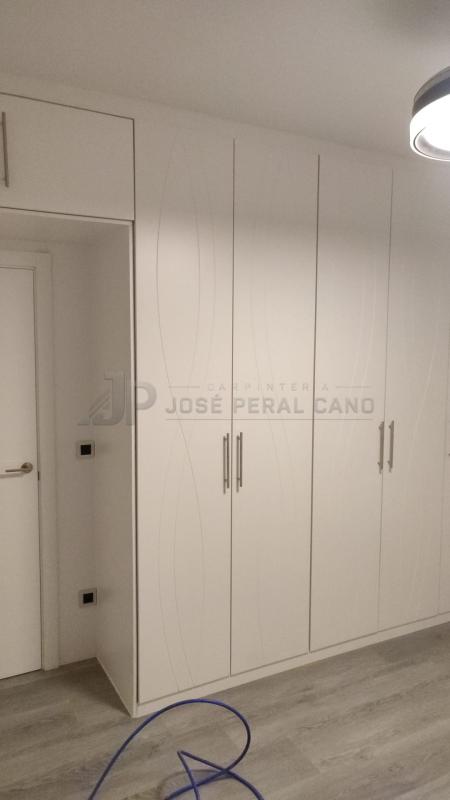 Trabajo realizado en Madrid: instalación de frentes de armarios a medida | Carpintería de madera Trabajo realizado en Madrid: instalación de frentes de armarios a medida | Carpintería de madera