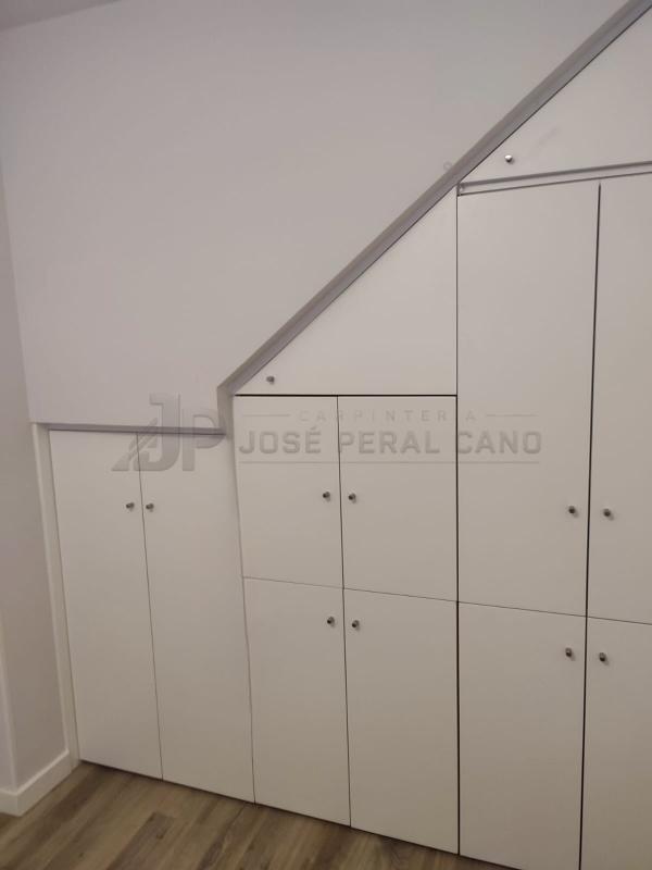 Trabajo realizado en Madrid: instalación de frentes de armarios a medida | Carpintería de madera Trabajo realizado en Madrid: instalación de frentes de armarios a medida | Carpintería de madera