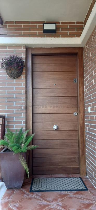Puerta de entrada moderna a medida en Navalcarnero | Trabajo realizado Puerta de entrada moderna a medida en Navalcarnero | Trabajo realizado