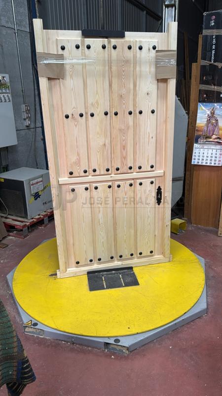 Puerta Rústica de Clavos Partida a Medida, Lista para Embalar y Enviar | Carpintería Artesanal Puerta Rústica de Clavos Partida a Medida, Lista para Embalar y Enviar | Carpintería Artesanal
