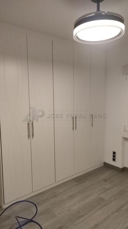 Trabajo realizado en Madrid: instalación de frentes de armarios a medida | Carpintería de madera Trabajo realizado en Madrid: instalación de frentes de armarios a medida | Carpintería de madera