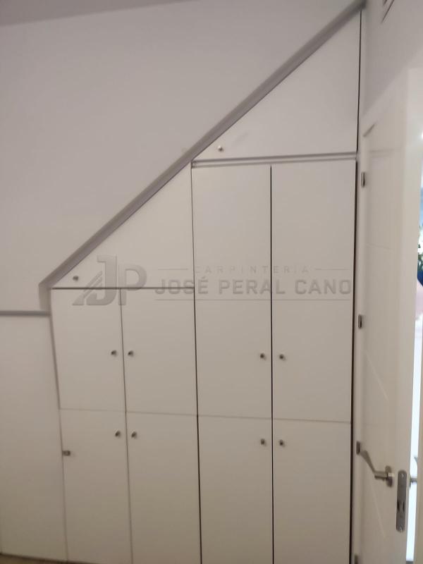 Trabajo realizado en Madrid: instalación de frentes de armarios a medida | Carpintería de madera Trabajo realizado en Madrid: instalación de frentes de armarios a medida | Carpintería de madera