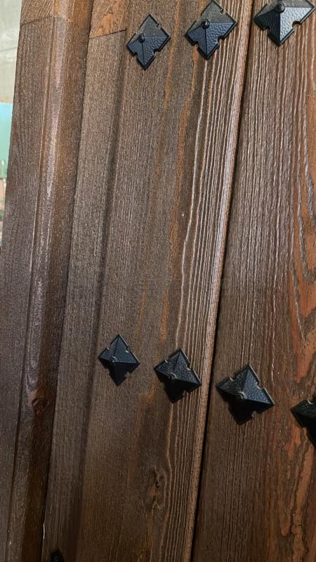 Puerta de entrada de madera con clavos y medio punto en Toledo | Trabajo realizado Puerta de entrada de madera con clavos y medio punto en Toledo | Trabajo realizado