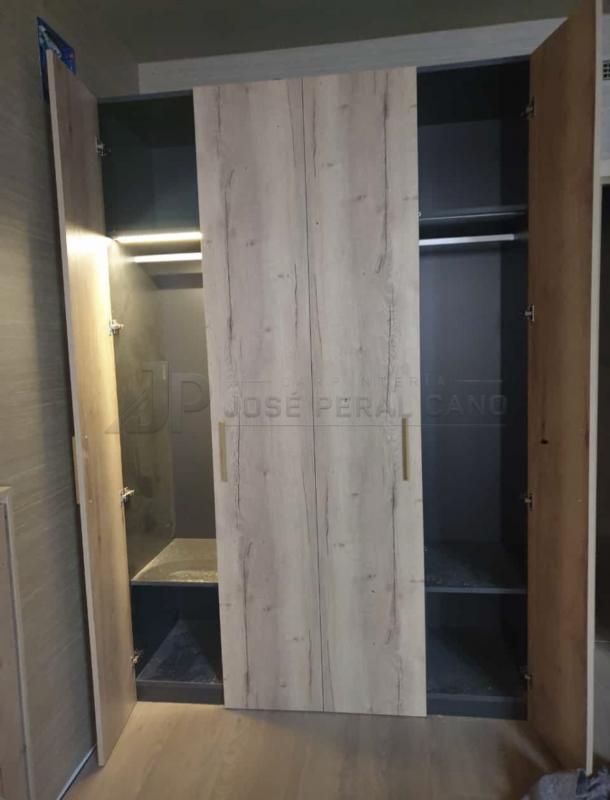Frente de armario de madera a medida en Guadarrama | Trabajo realizado Frente de armario de madera a medida en Guadarrama | Trabajo realizado
