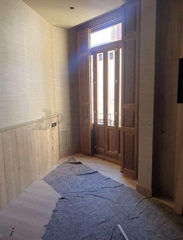 Balconera de Iroko con fraileros interiores en Madrid | Trabajo realizado Balconera de Iroko con fraileros interiores en Madrid | Trabajo realizado