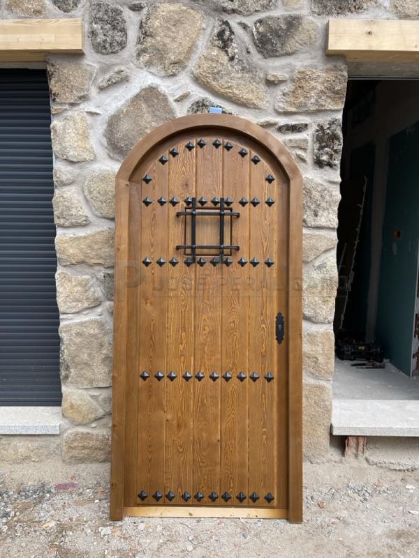 Puerta de Entrada de Clavos con Medio Punto en Guadarrama | Trabajo Realizado Puerta de Entrada de Clavos con Medio Punto en Guadarrama | Trabajo Realizado