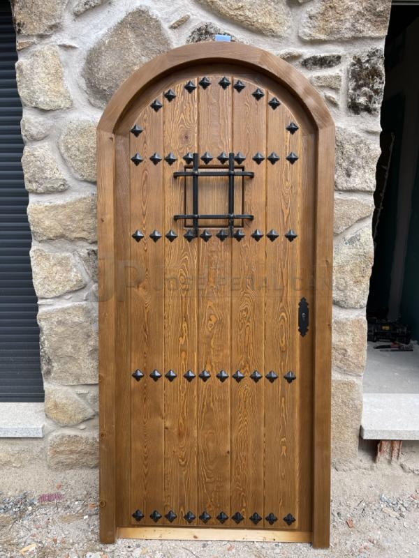 Puerta de Entrada de Clavos con Medio Punto en Guadarrama | Trabajo Realizado Puerta de Entrada de Clavos con Medio Punto en Guadarrama | Trabajo Realizado