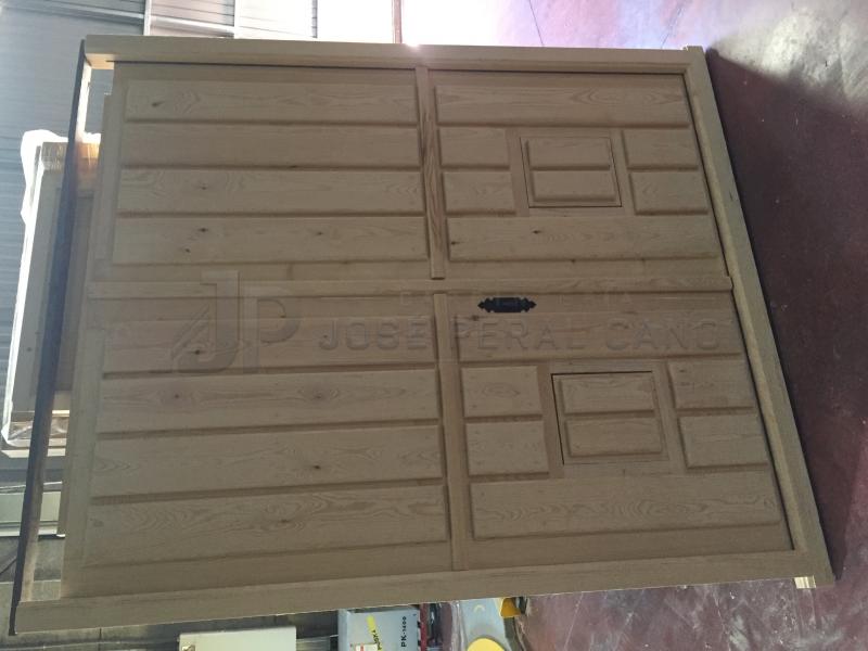 PORTON DE CLAVOS EN MADERA DE PINO MACIZO PORTON DE CLAVOS EN MADERA DE PINO MACIZO