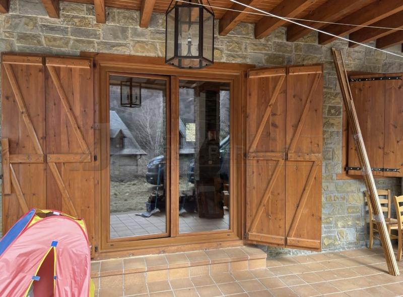Instalación de ventanas europeas de madera con contras tipo Z en Guadarrama | Trabajo realizado