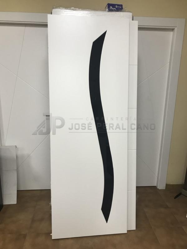 Puerta Blanca Lacada de Interior a Medida | Fabricación e Instalación | Carpintería José Peral Cano Puerta Blanca Lacada de Interior a Medida | Fabricación e Instalación | Carpintería José Peral Cano