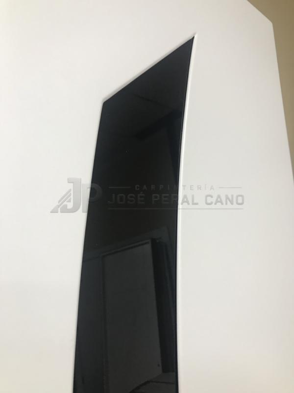 Puerta Blanca Lacada de Interior a Medida | Fabricación e Instalación | Carpintería José Peral Cano Puerta Blanca Lacada de Interior a Medida | Fabricación e Instalación | Carpintería José Peral Cano