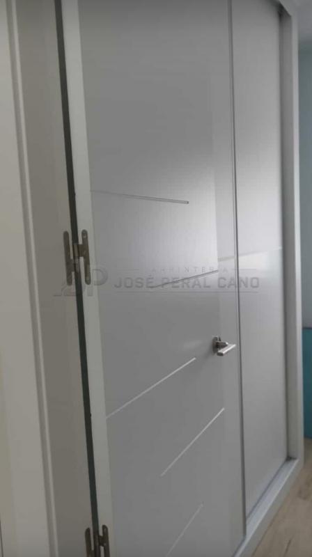 Puerta blanca lisa instalada en Madrid | Trabajo realizado
