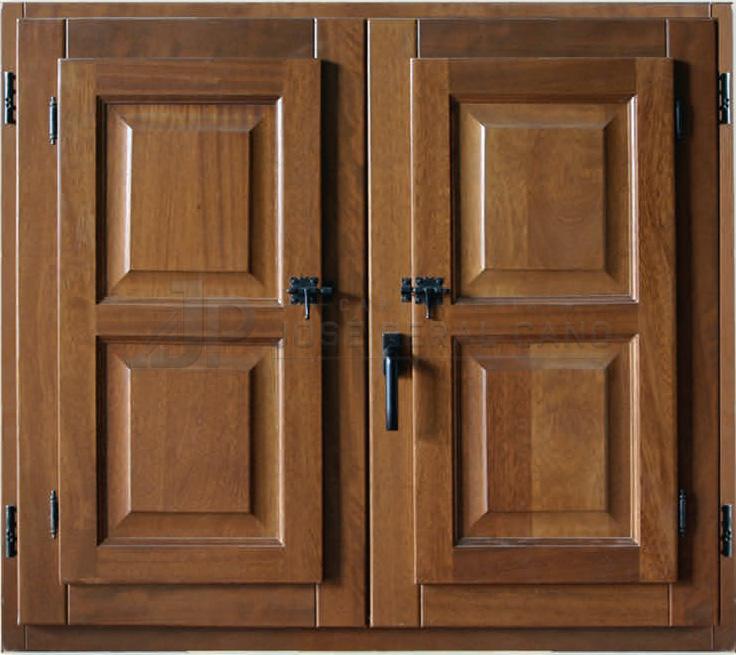 Ventana europea con montantino central, 3 gomas y hoja de 67 cm.