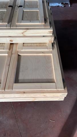 Trabajo realizado: preparación y embalaje de ventanas y balcones de madera para Soria