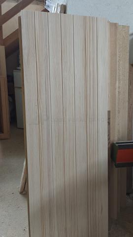 Puerta Tipo Tarima en Madera de Pino para Guadalajara | Carpintería a Medida