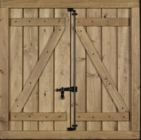 Trabajo realizado: fabricación e instalación de contraventanas de madera tipo Zeta a medida