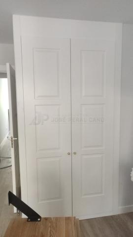 Frentes de Armario Lacados en Blanco con Entrepaños a Medida Instalados en Toledo