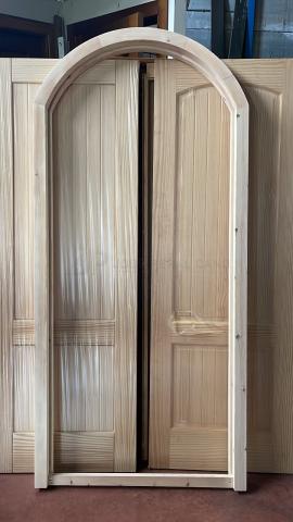 Puerta Rústica de Clavos con Medio Punto en Guadarrama | Trabajo Realizado