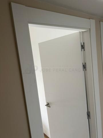 Trabajo realizado en Madrid: instalación de puertas de madera lacadas en blanco | Carpintería a medida