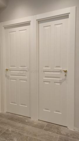 Trabajo realizado en Madrid: instalación de puertas de madera lacadas en blanco modelo 5 paños