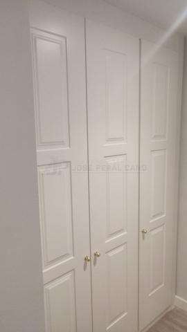 Frentes de Armario Lacados en Blanco con Entrepaños a Medida Instalados en Toledo