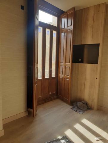 Balconera de Iroko con fraileros interiores en Madrid | Trabajo realizado