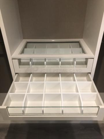 VESTIDOR REALIZADO A MEDIDA