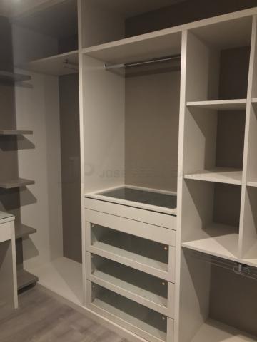 VESTIDOR REALIZADO A MEDIDA