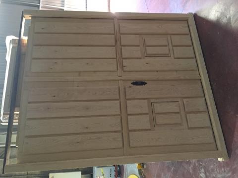 PORTON DE CLAVOS EN MADERA DE PINO MACIZO