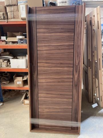 Puertas Modernas de Nogal en Chapa Natural a Medida en Albacete | Carpintería