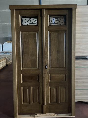 PUERTA ENTRADA DE ENTREPAÑOS EN MADERA DE IROKO