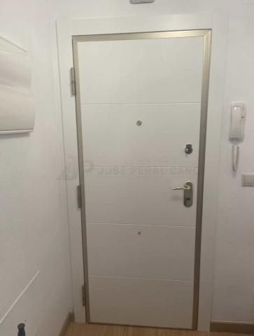 Instalación de Puertas Blancas a Medida en Madrid | Carpintería de Madera