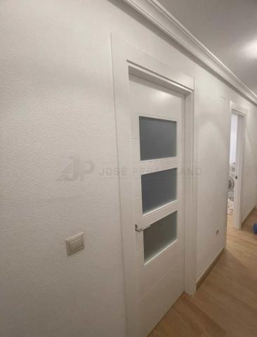 Instalación de Puertas Blancas a Medida en Madrid | Carpintería de Madera