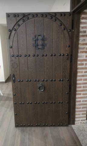 Instalación de Puerta de Entrada en Guadalajara | Fabricación e Instalación a Medida
